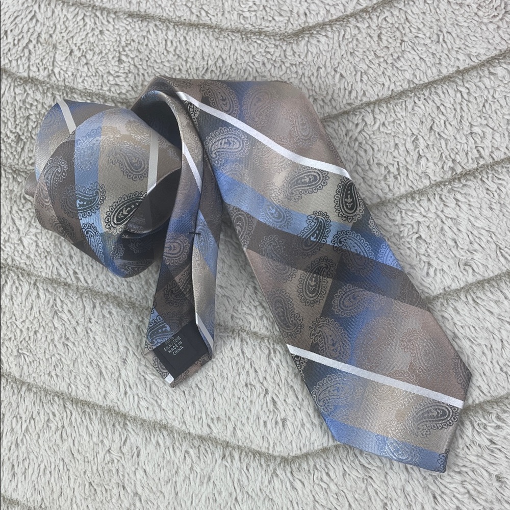 Vintage Van Heusen Silk Jacquard Paisley Striped Tie